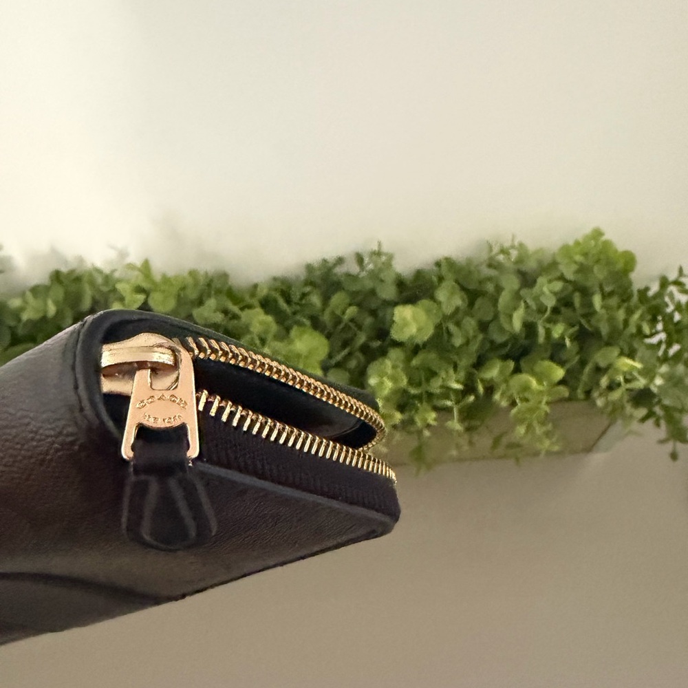 Coach Wallet - Picture 12 of 12